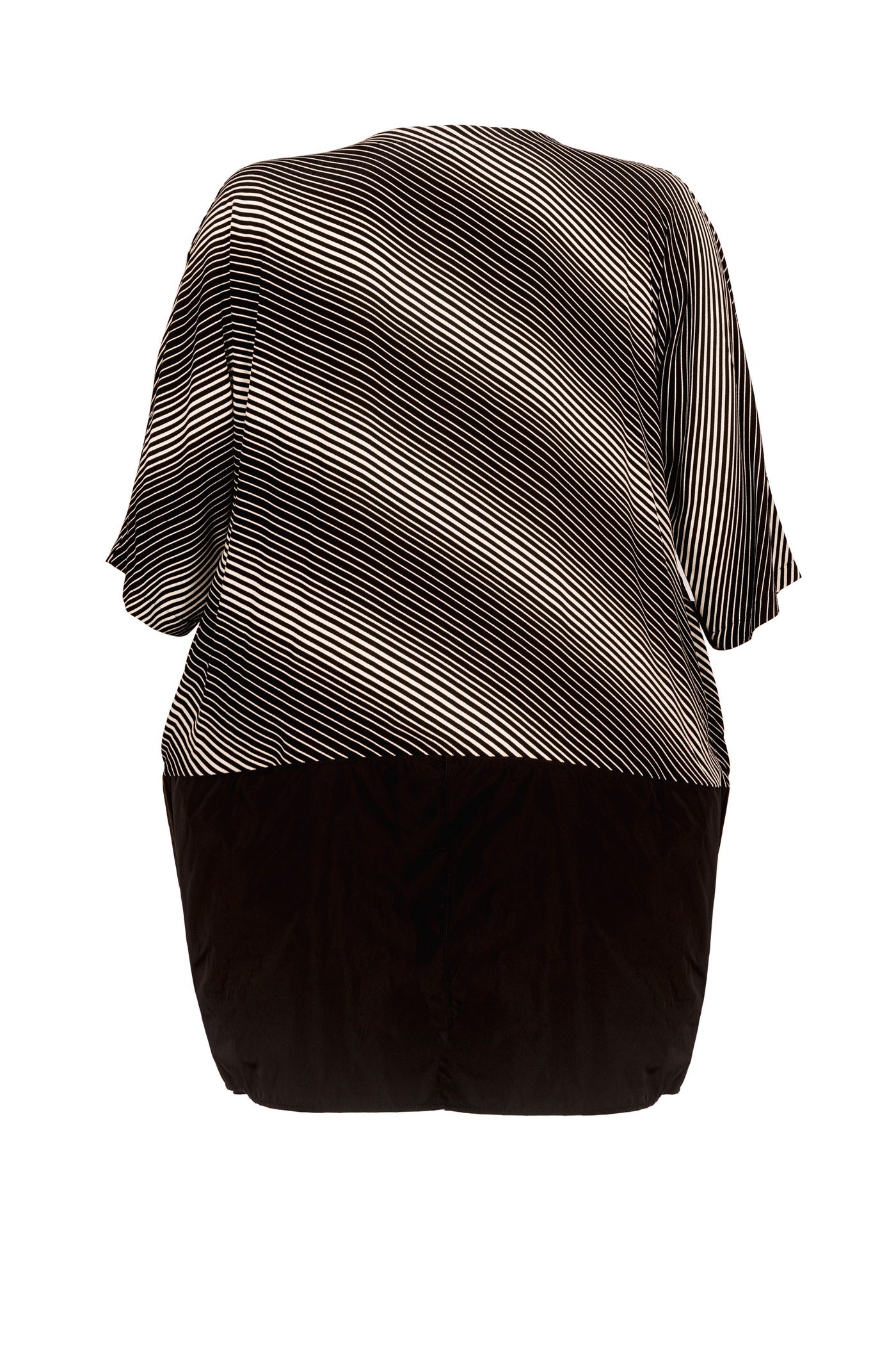 Einzigartiges Ballon-Kleid aus schwarz-weißer Stoff-Kombination.