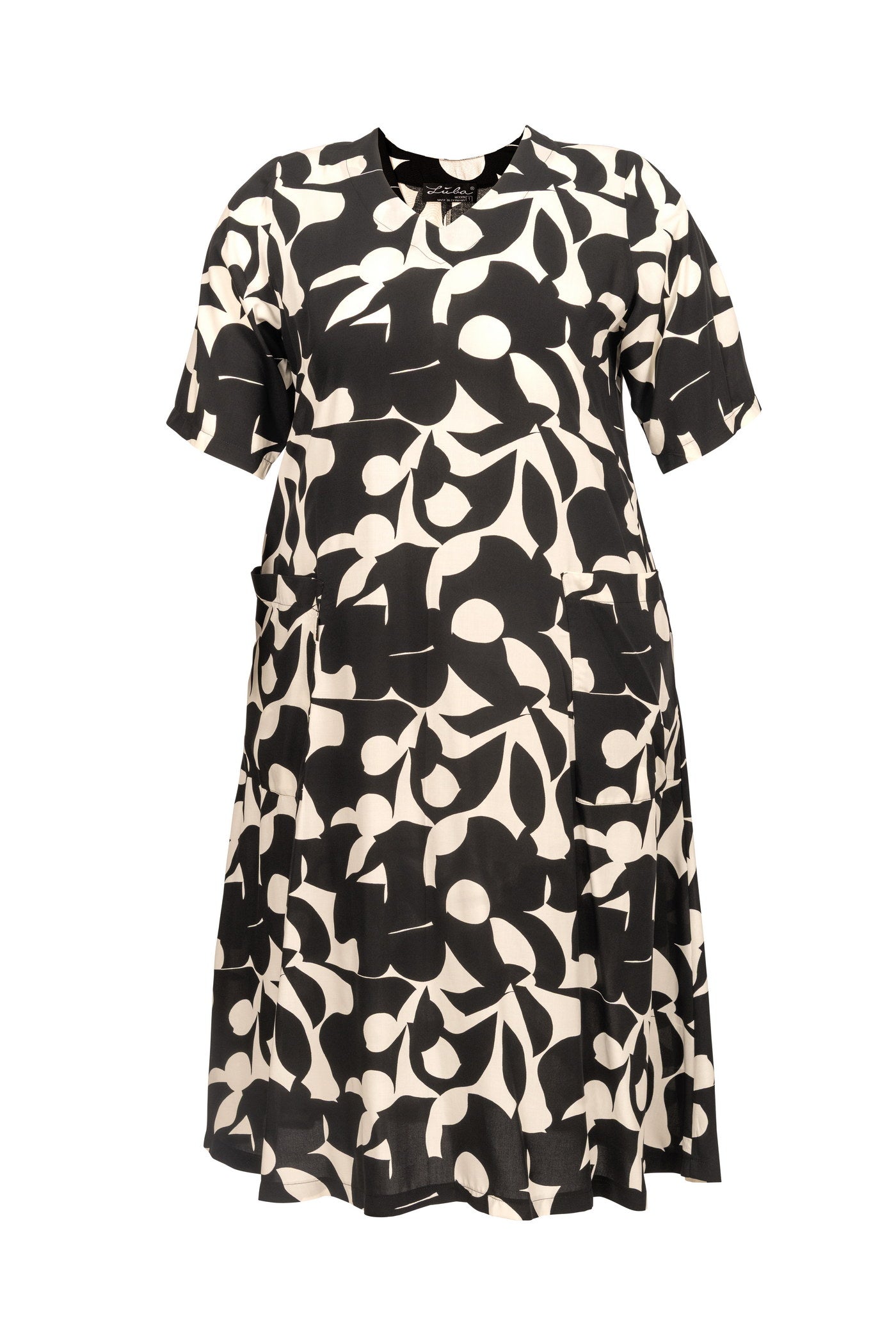 Maxi-Sommer Kleid aus Viskose in schwarz mit weißem Muster.