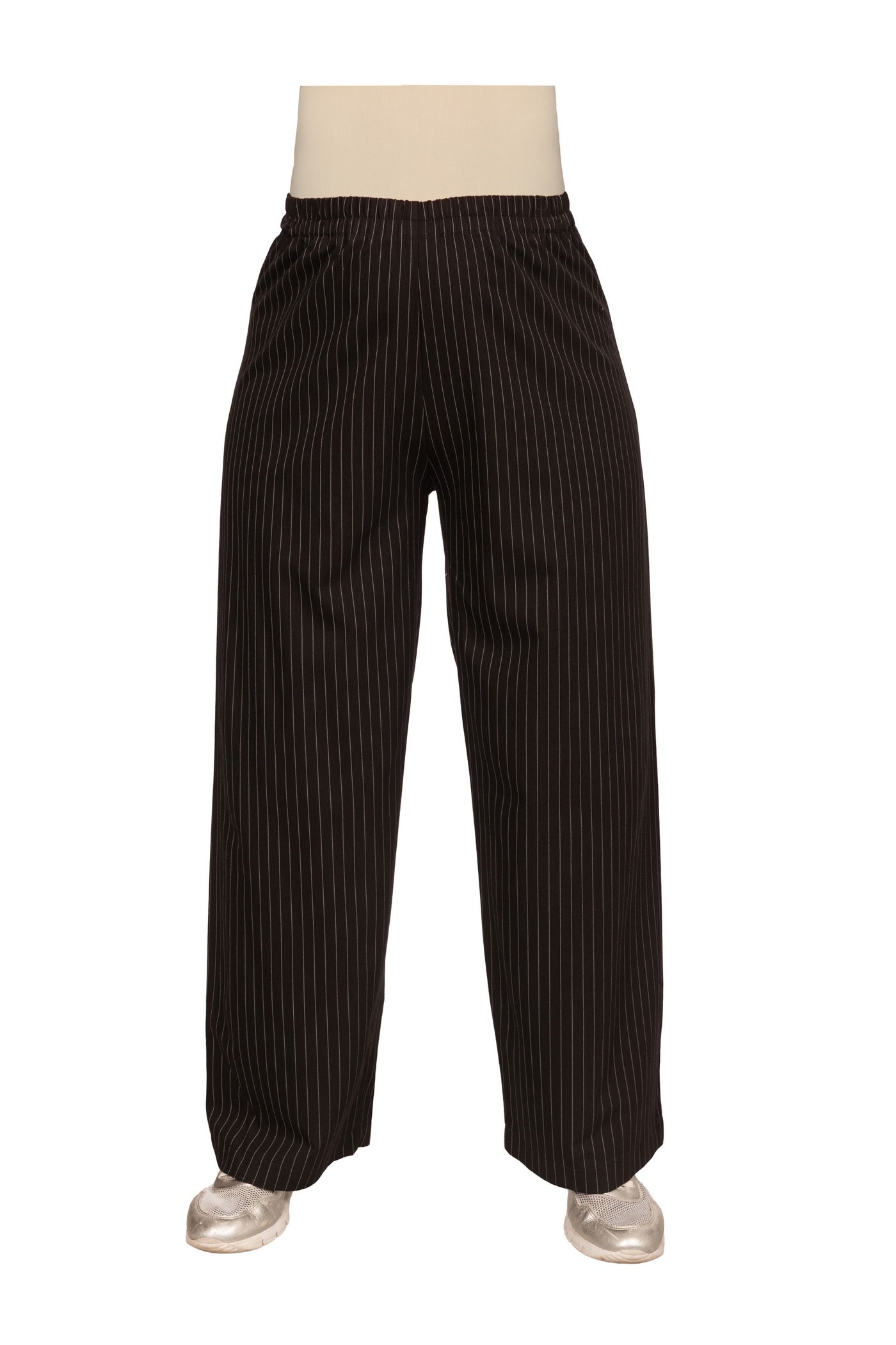 Marlene-Hose, schwarz mit weißen Nadelstreifen.