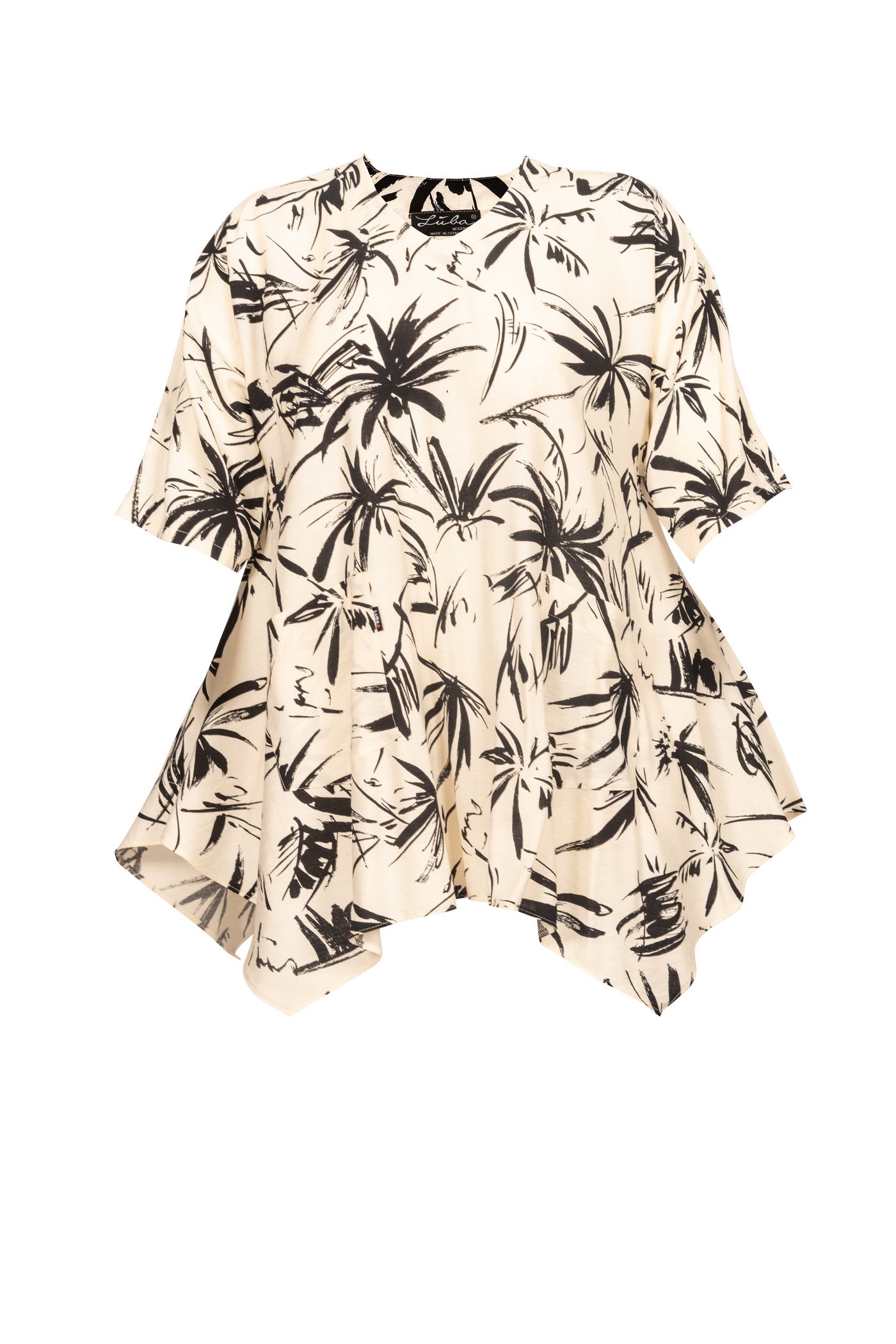 Viskose-Tunika in weiß mit schwarzen Palmblätter und Zipfelsaum.