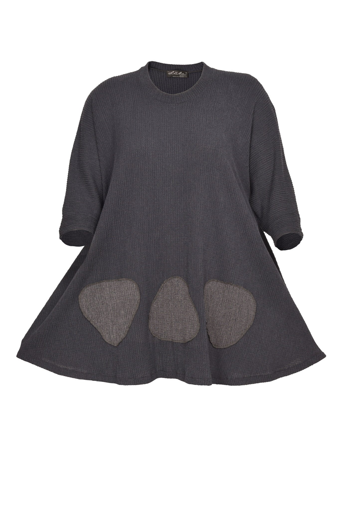 Stylische grau-blaue Tunika mit Herzen-Applikation, ohne Kragen und langen Ärmeln.