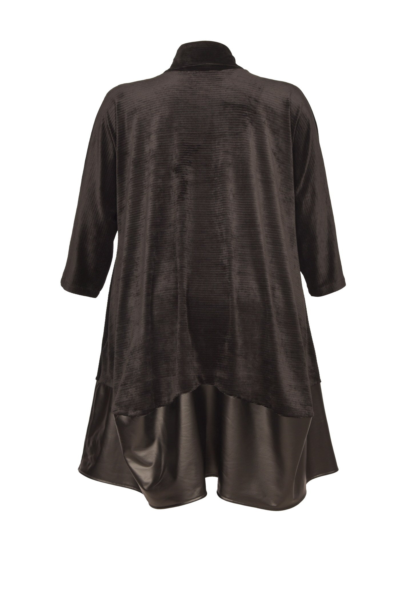 Elegantes Kleid mit Rollkragen und Rockteil aus Kunstledereinsatz.