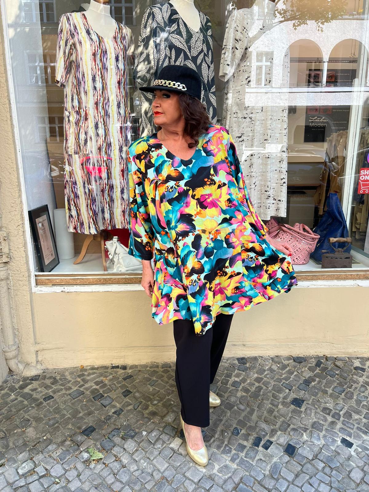 Acrylic white tunic with V-neck and hem