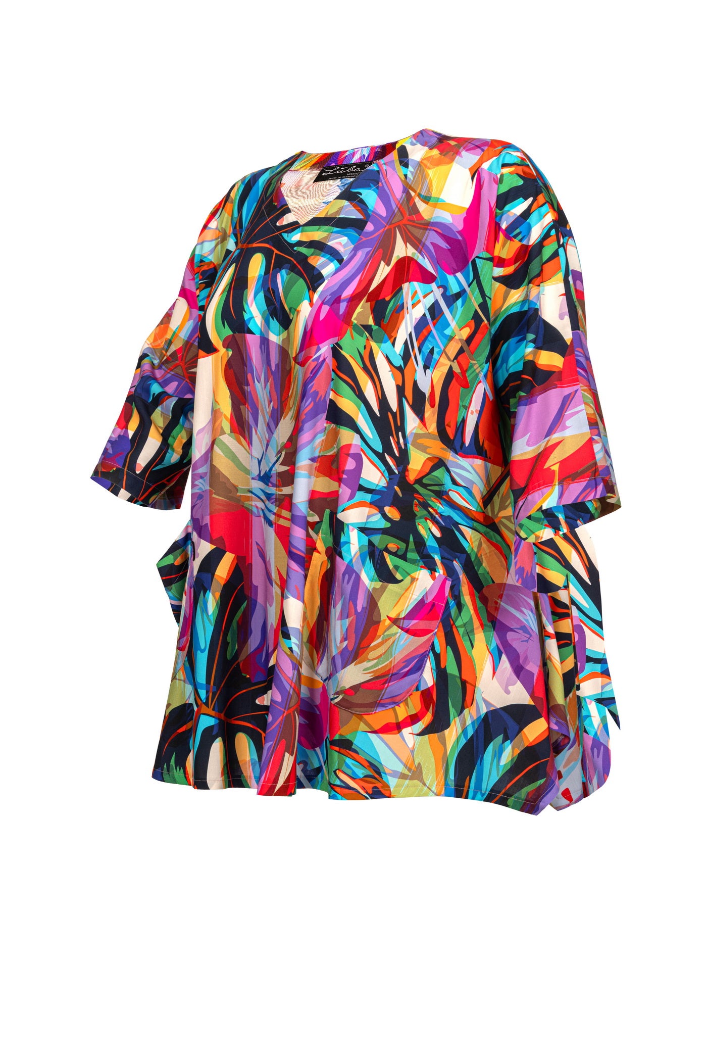 Seitenansicht der bunten Flower Print Viskose Tunika – komfortable Passform für mollige Frauen