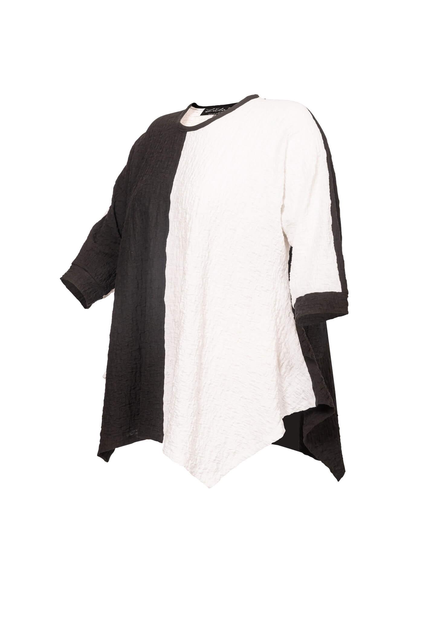 Detailansicht der A-Linien Tunika, zeigt den Zipfelsaum und die Crash Optik.