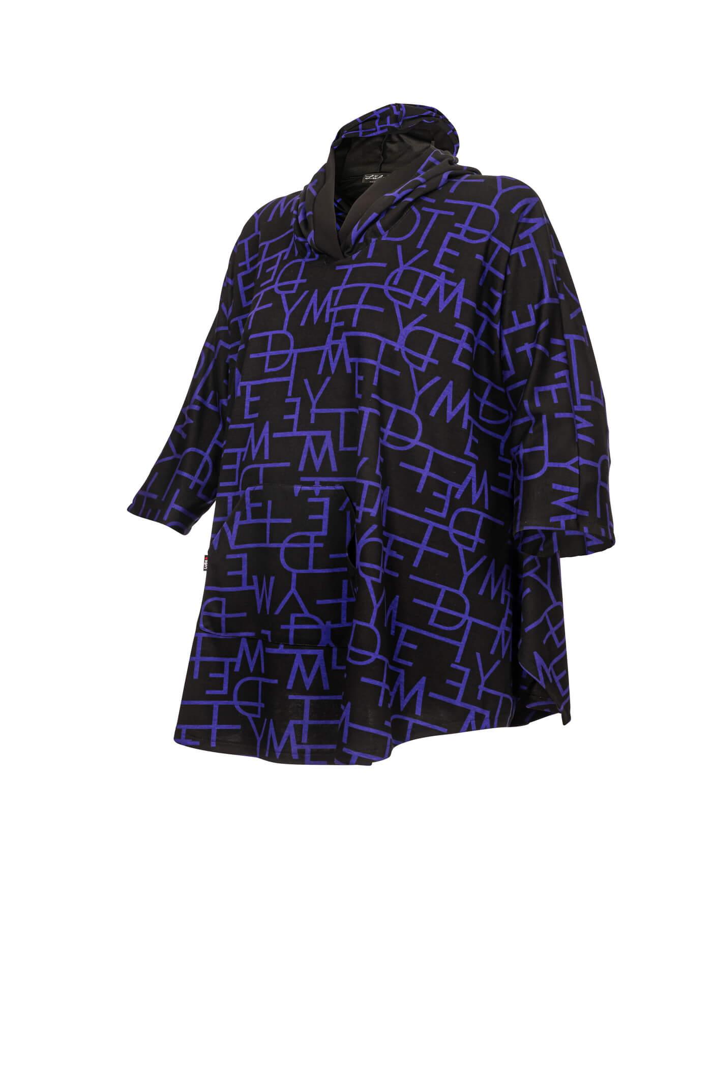 Detailansicht der Jersey-Tunika, zeigt den Allover-Print und die Kapuze.