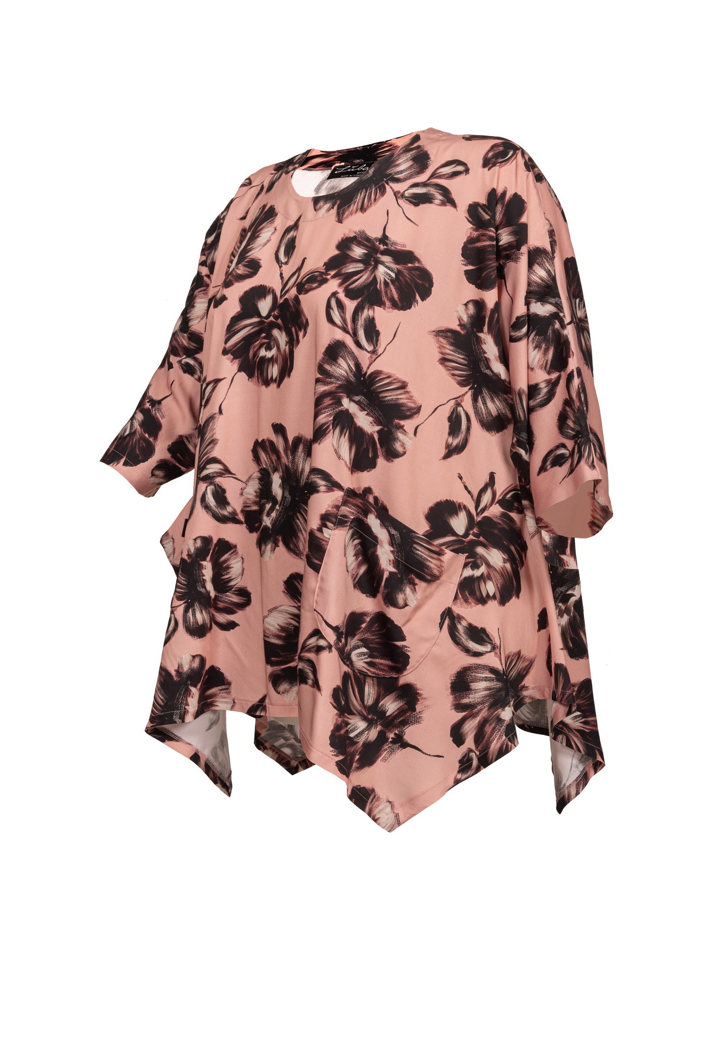 Seitenansicht der Viskose Satin Tunika mit Flower Print in Altrosa – bequeme Passform für Damen in großen Größen