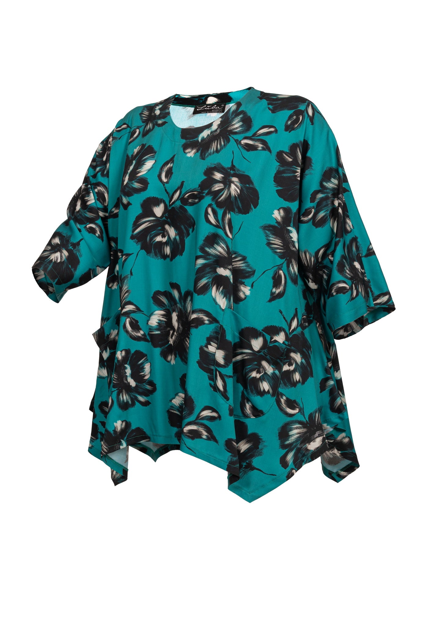 Rückseite der Viskose Satin Tunika mit Flower Print in Petrol – sommerliches und elegantes Design für mollige Damen