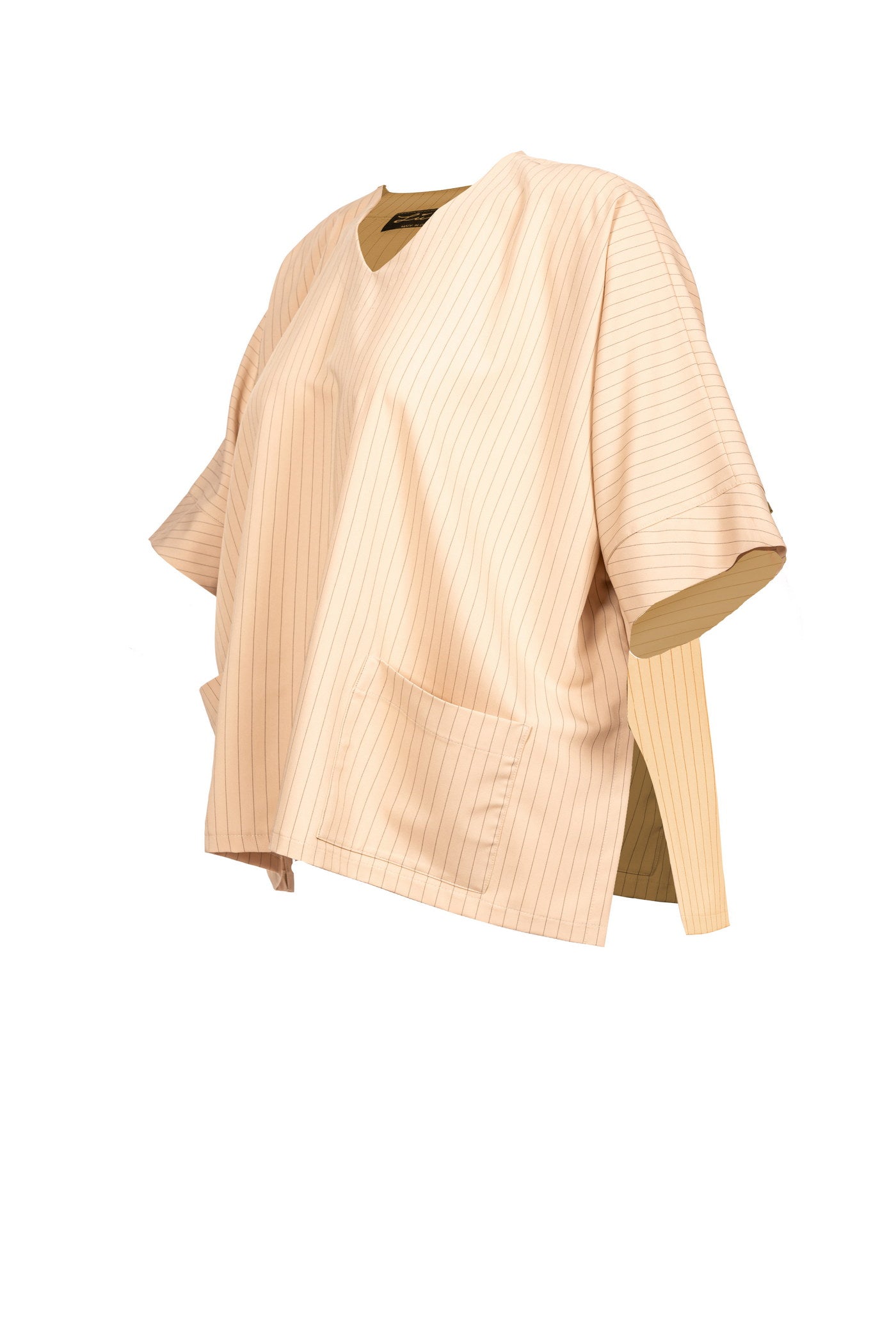 Edle beige Tunika mit schwarzen Nadelstreifen.