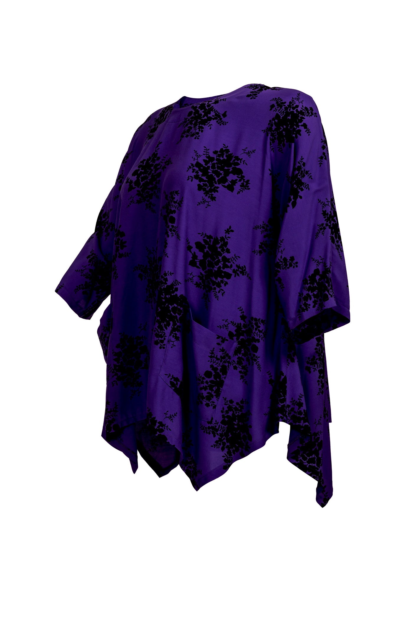 Weiche lila Viskose-Tunika mit schwarzem Blumenmuster und Zipfelsaum.