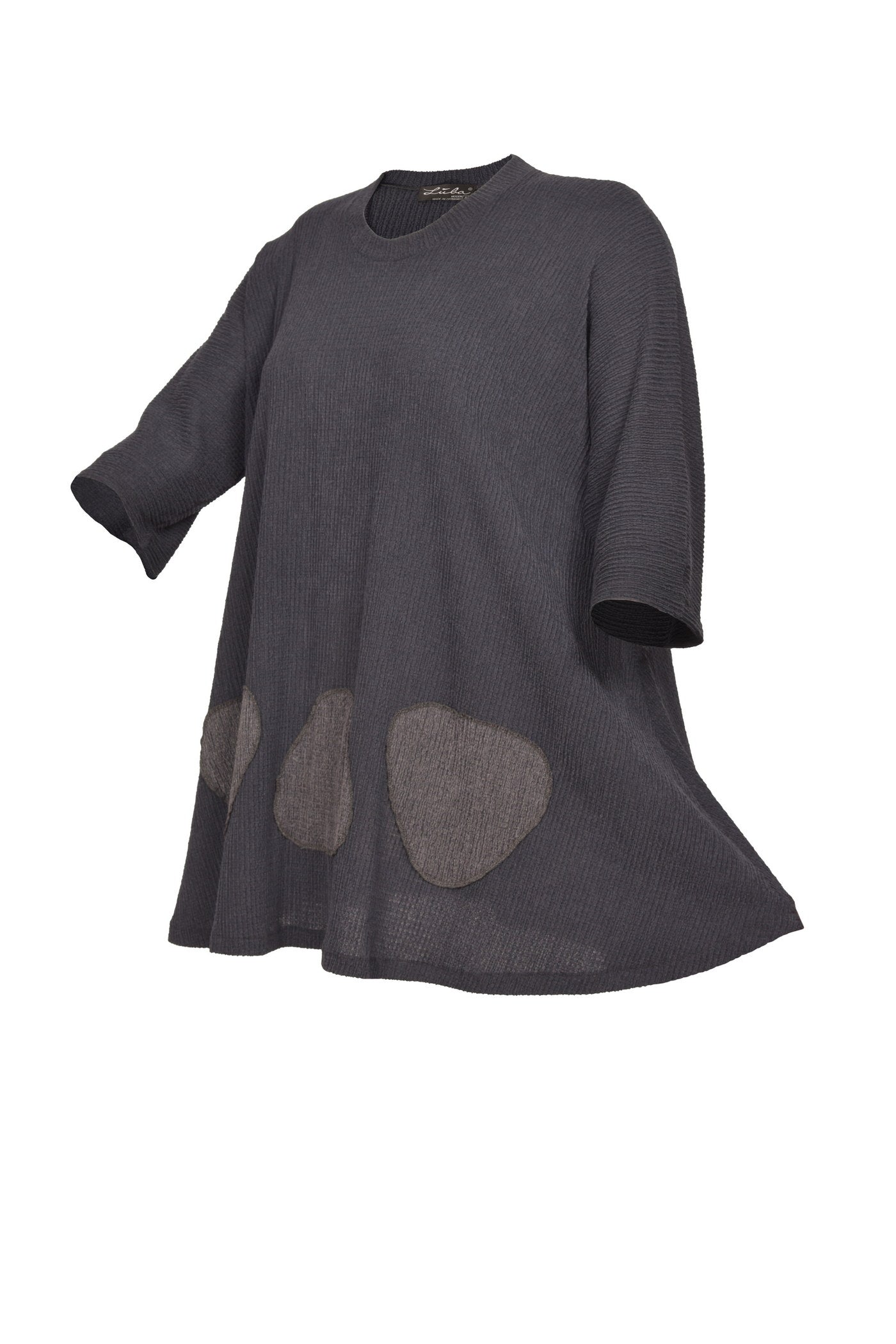 Stylische grau-blaue Tunika mit Herzen-Applikation, ohne Kragen und langen Ärmeln.