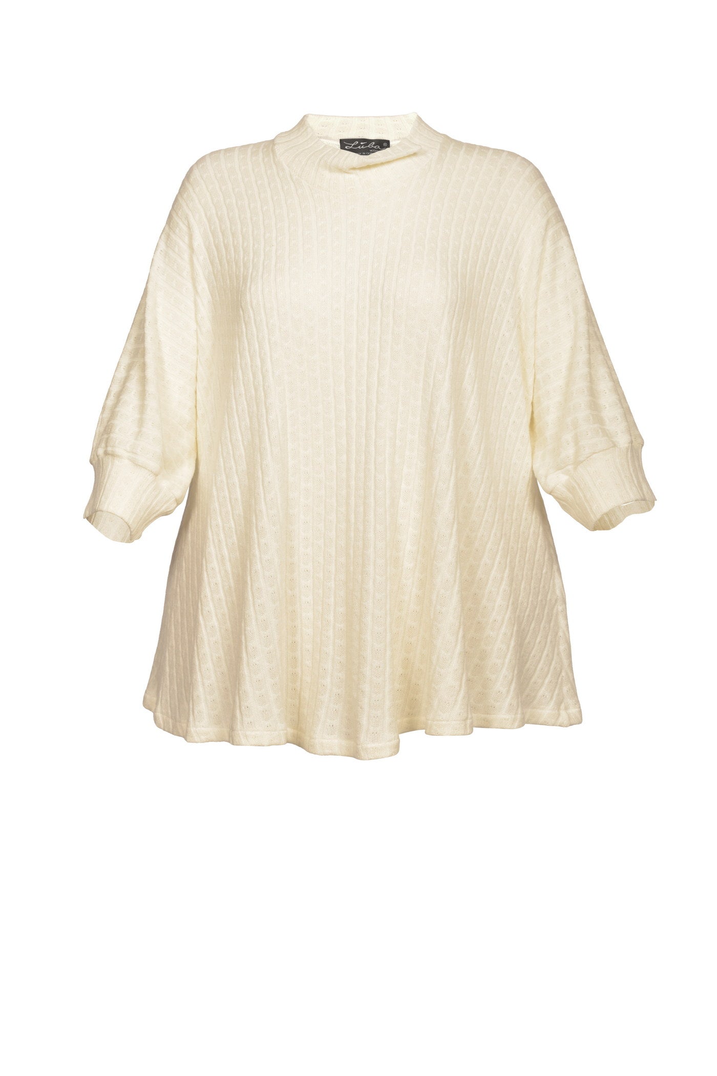 Aktueller wollweißer Pullover mit Muster.