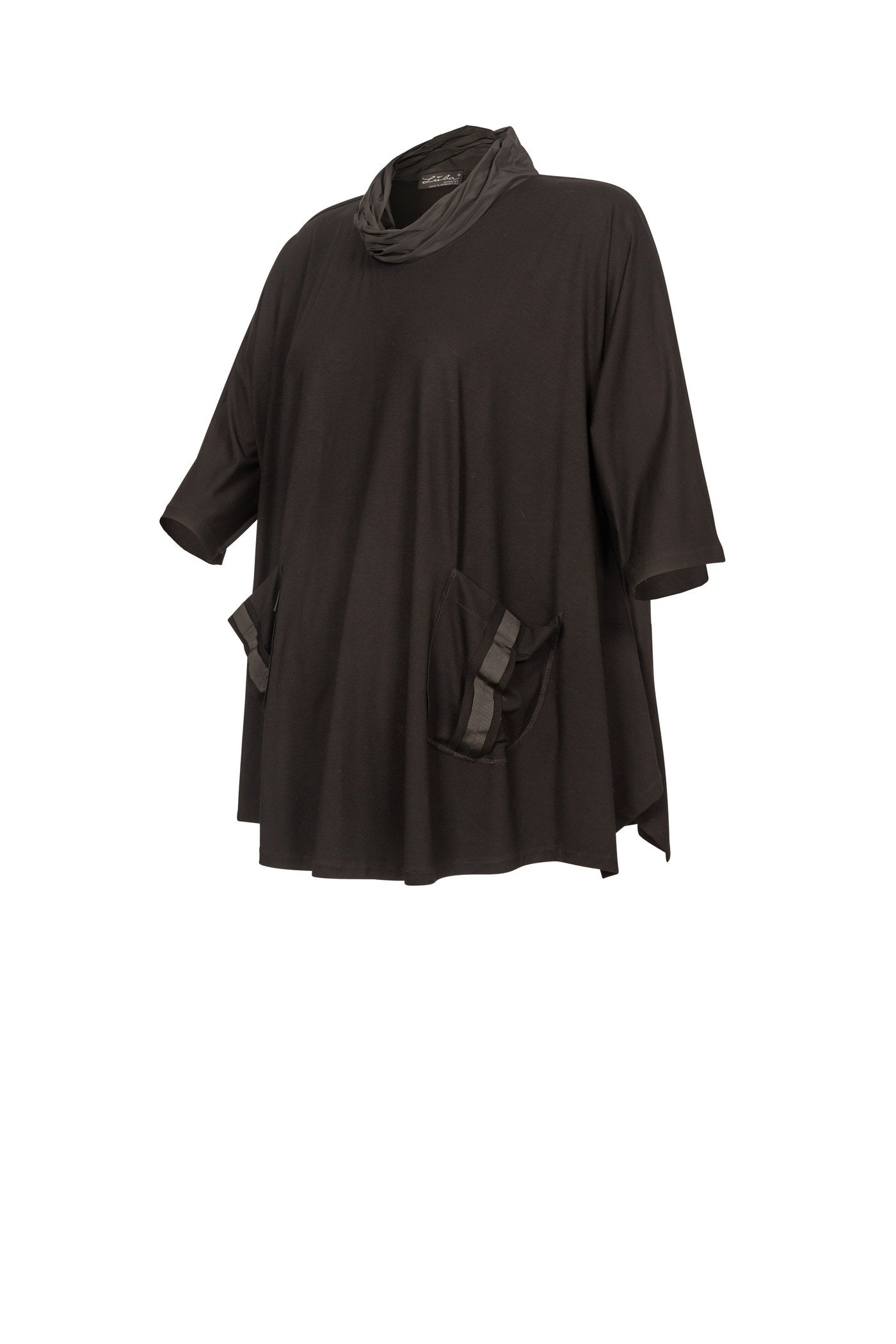 Ausgefallene Jersey-Tunika mit schwarzem Taft-Kragen und schwarze Deko-Streifen an den Taschen.