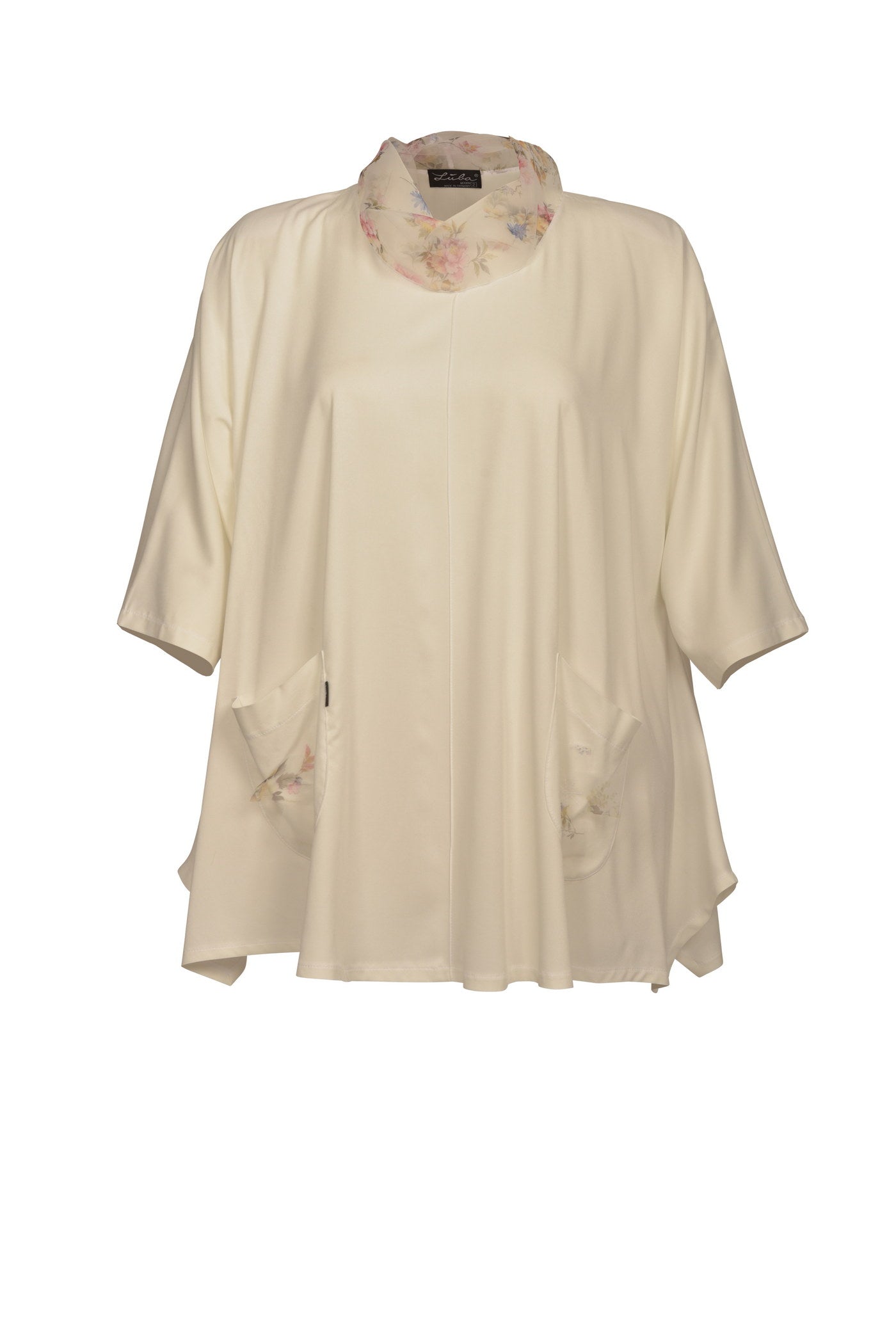 Elegante Viskose-Tunika mit einem Organza-Blumen-Kragen.