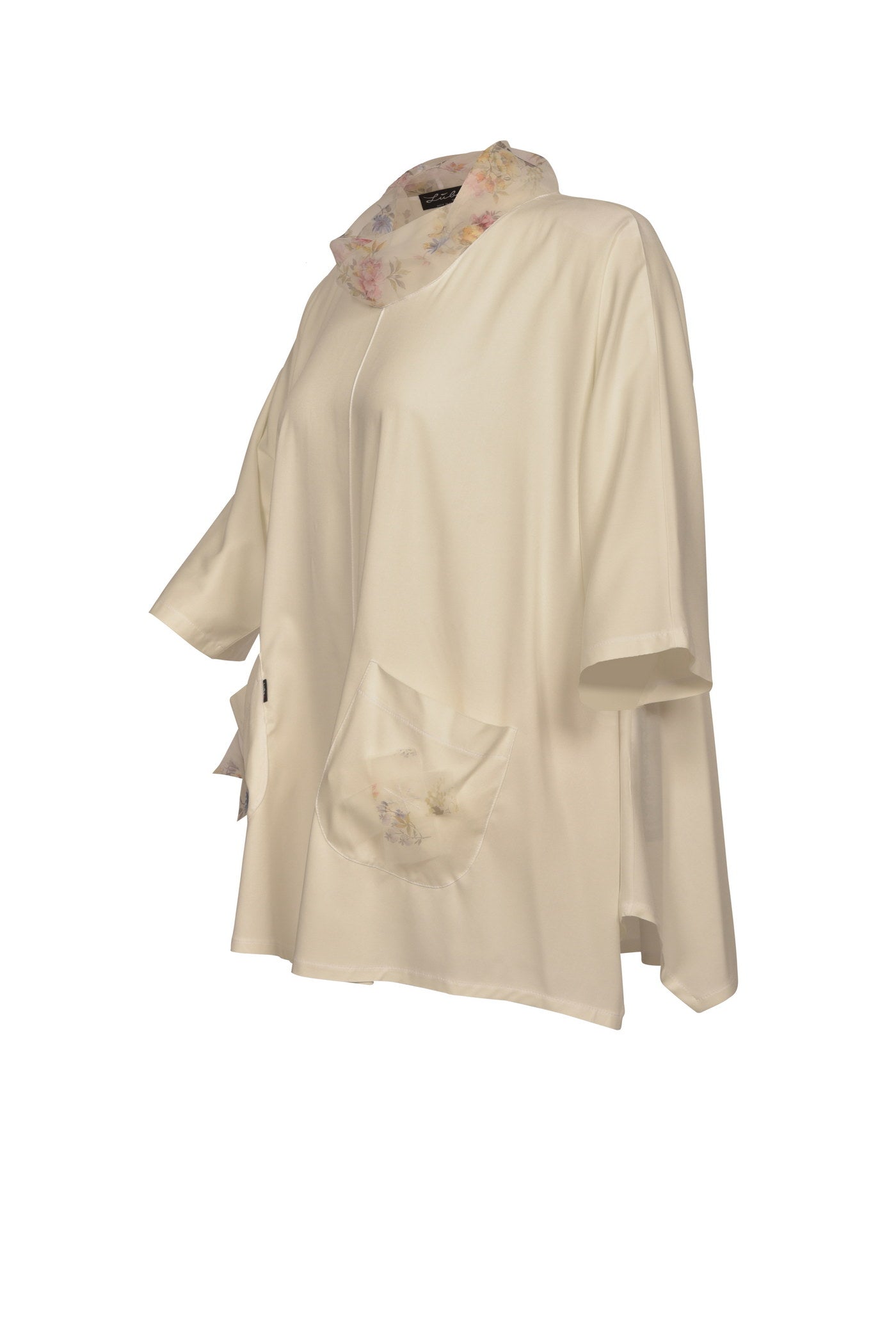 Elegante Viskose-Tunika mit einem Organza-Blumen-Kragen.