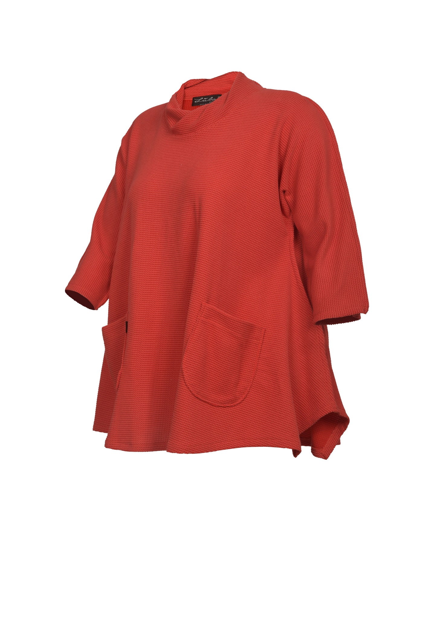 Eleganter roter Pullover mit Stehkragen und 2 praktischen Taschen.